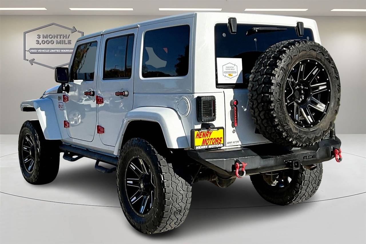 2014 Jeep Wrangler Unlimited Sahara photo 4