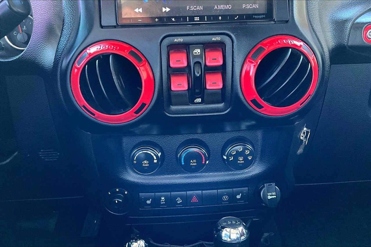 Jeep Wrangler Unlimited 4WD 4dr Sahara 2014