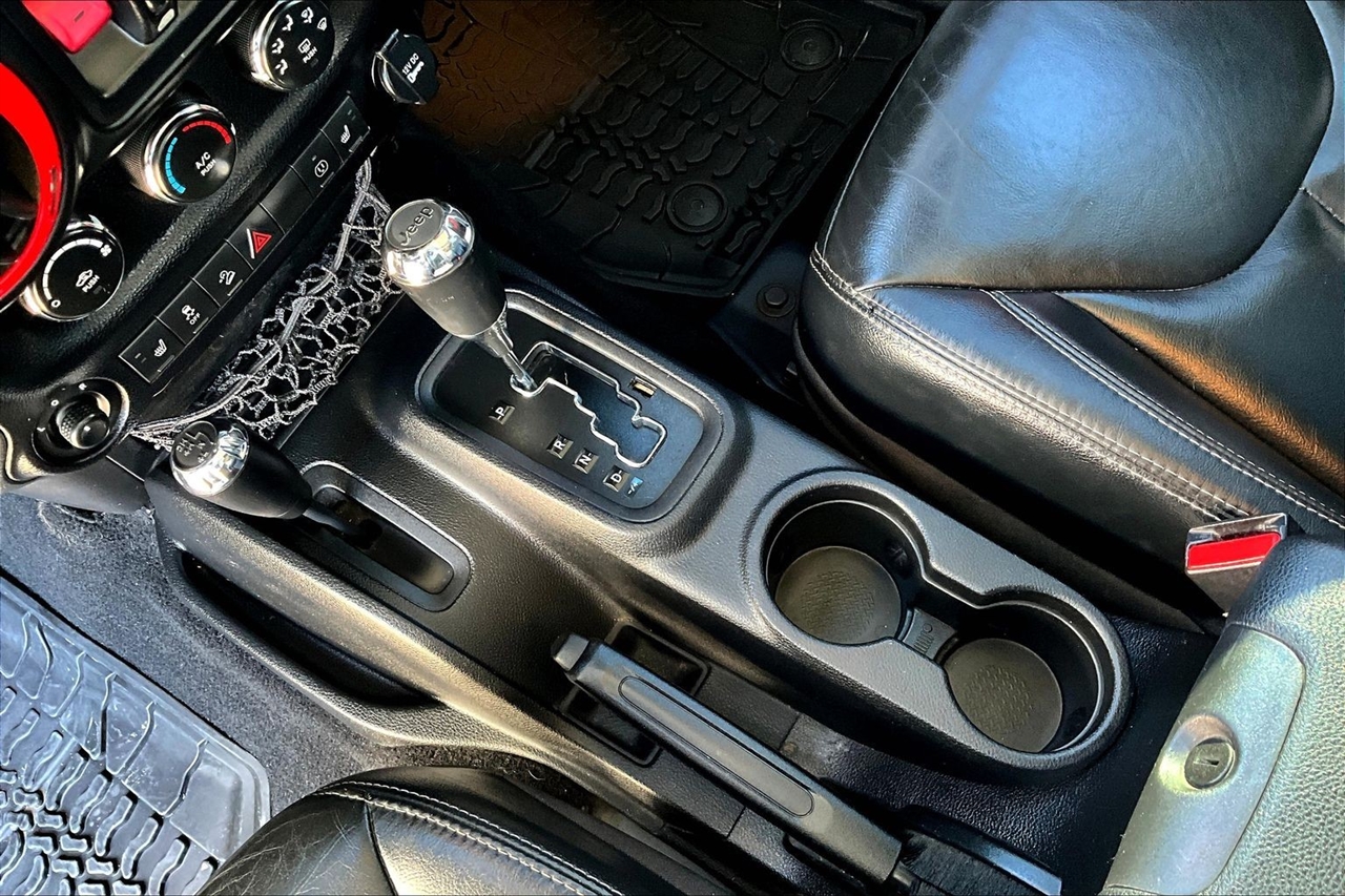 Jeep Wrangler Unlimited 4WD 4dr Sahara 2014