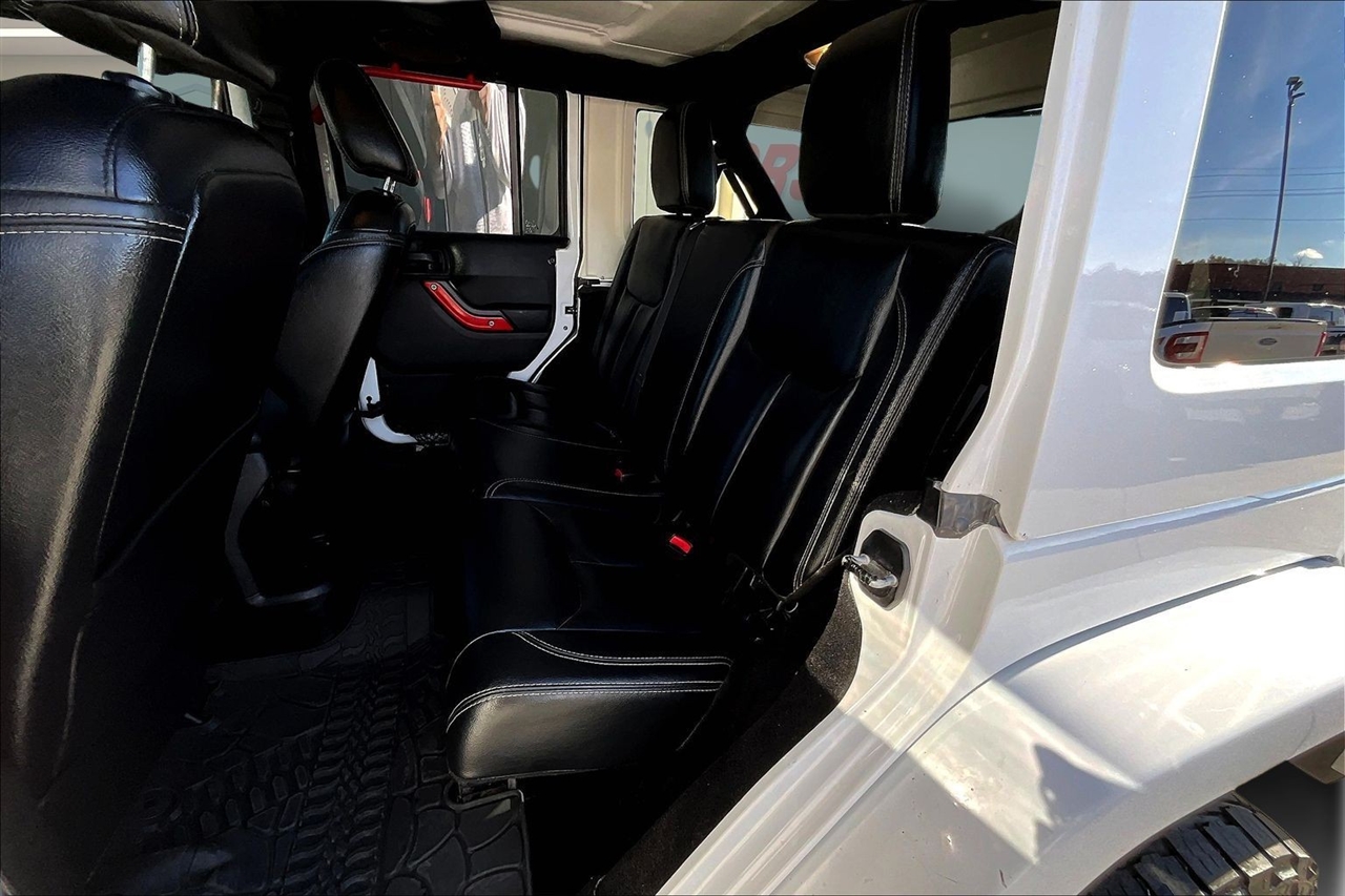 Jeep Wrangler Unlimited 4WD 4dr Sahara 2014