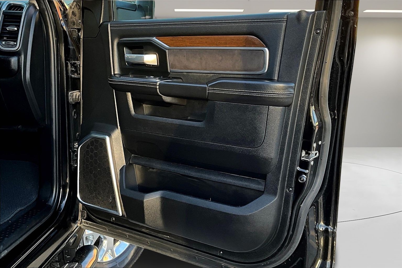 RAM 2500 Laramie 4x4 Crew Cab 6'4" Box 2024