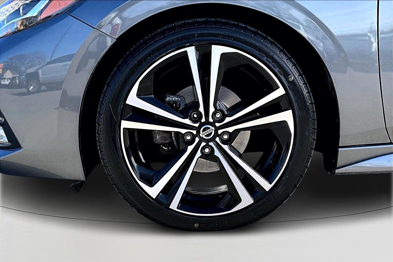 Nissan Sentra SR CVT 2022