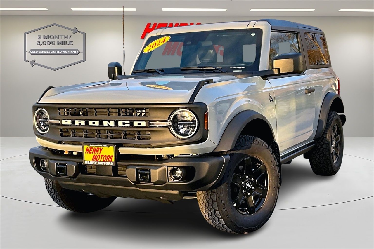 2024 Ford Bronco Black Diamond photo 2