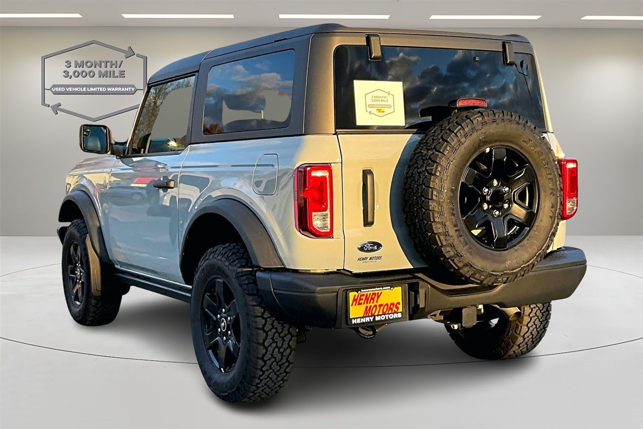 2024 Ford Bronco Black Diamond photo 3