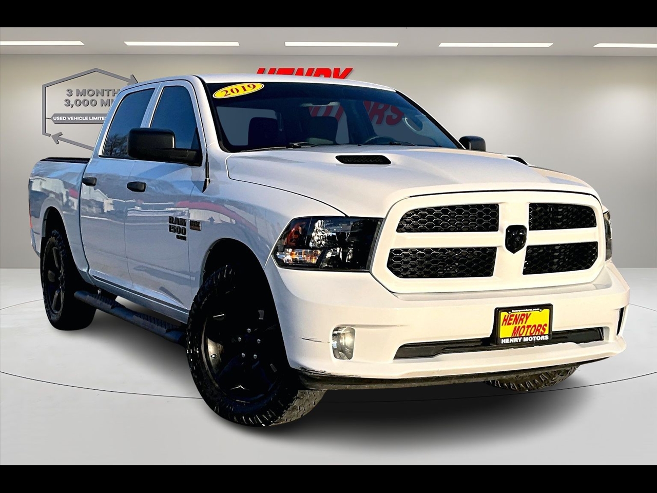 2019 RAM 1500 Classic Express 4x4 Crew Cab 5'7" Box