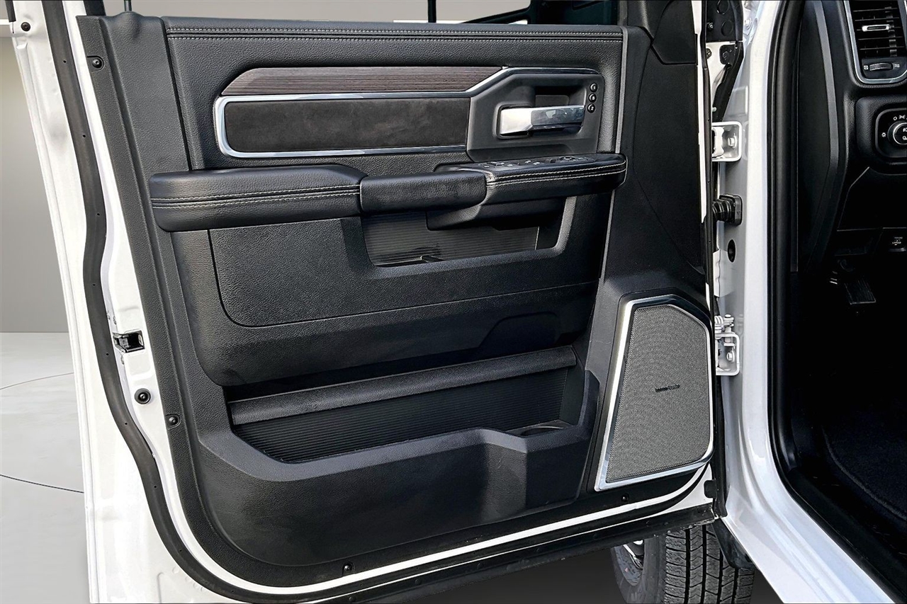 RAM 3500 Laramie 4x4 Mega Cab 6'4" Box 2025