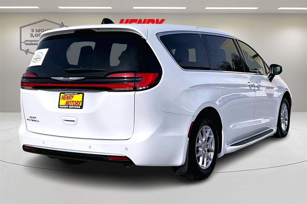 Chrysler Pacifica Touring L FWD 2023