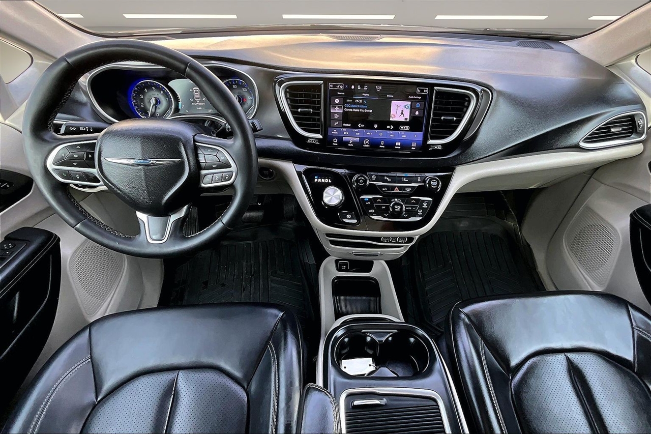Chrysler Pacifica Touring L FWD 2023