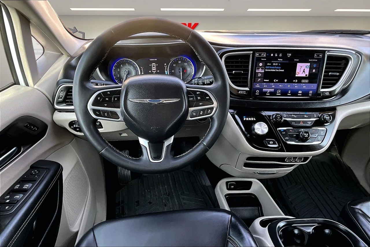 Chrysler Pacifica Touring L FWD 2023