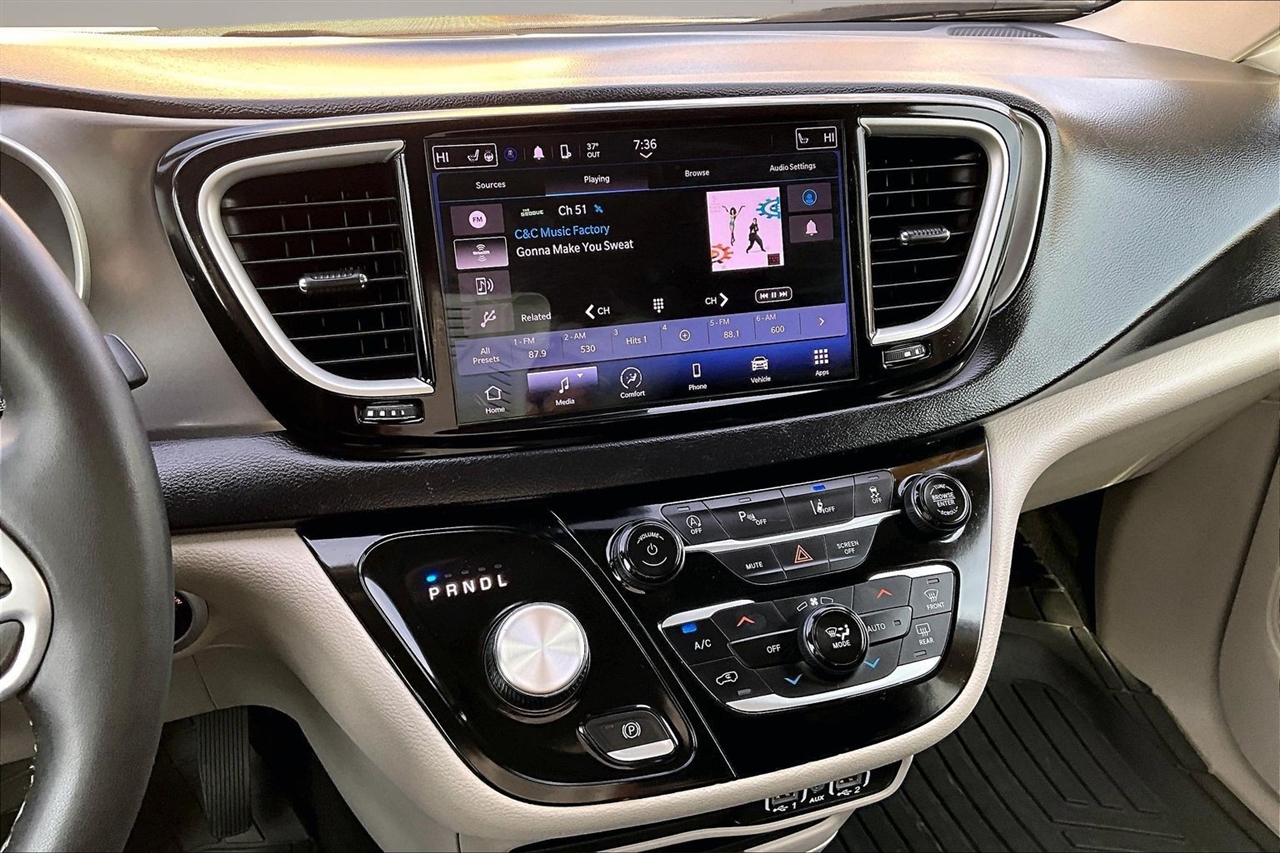 Chrysler Pacifica Touring L FWD 2023