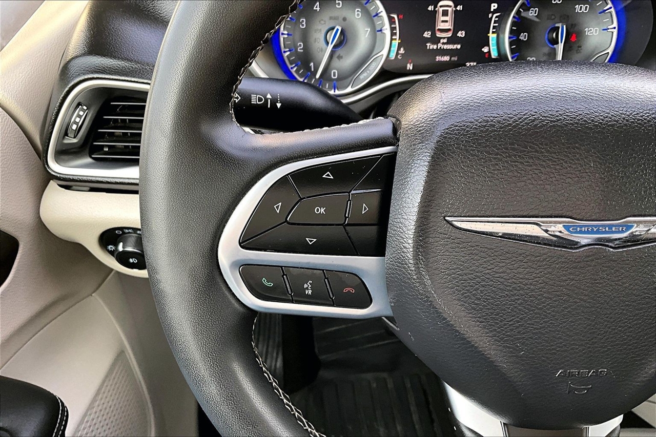 Chrysler Pacifica Touring L FWD 2023