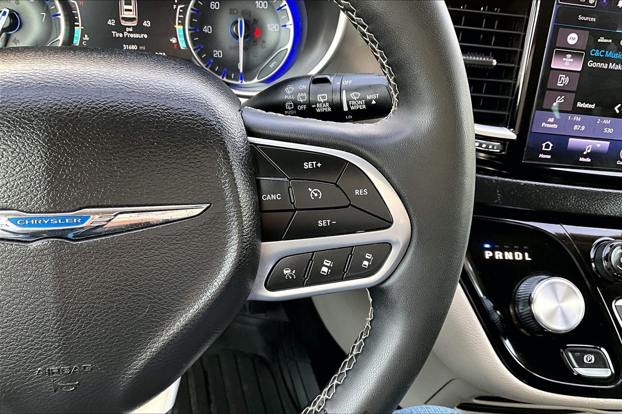 Chrysler Pacifica Touring L FWD 2023