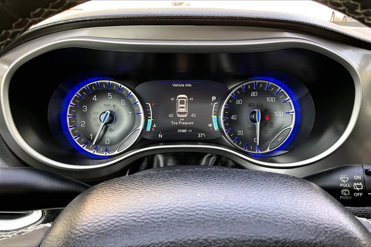 Chrysler Pacifica Touring L FWD 2023