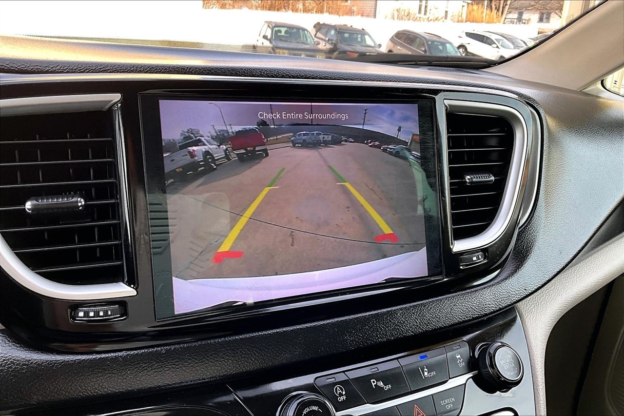 Chrysler Pacifica Touring L FWD 2023