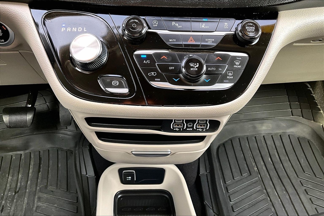 Chrysler Pacifica Touring L FWD 2023