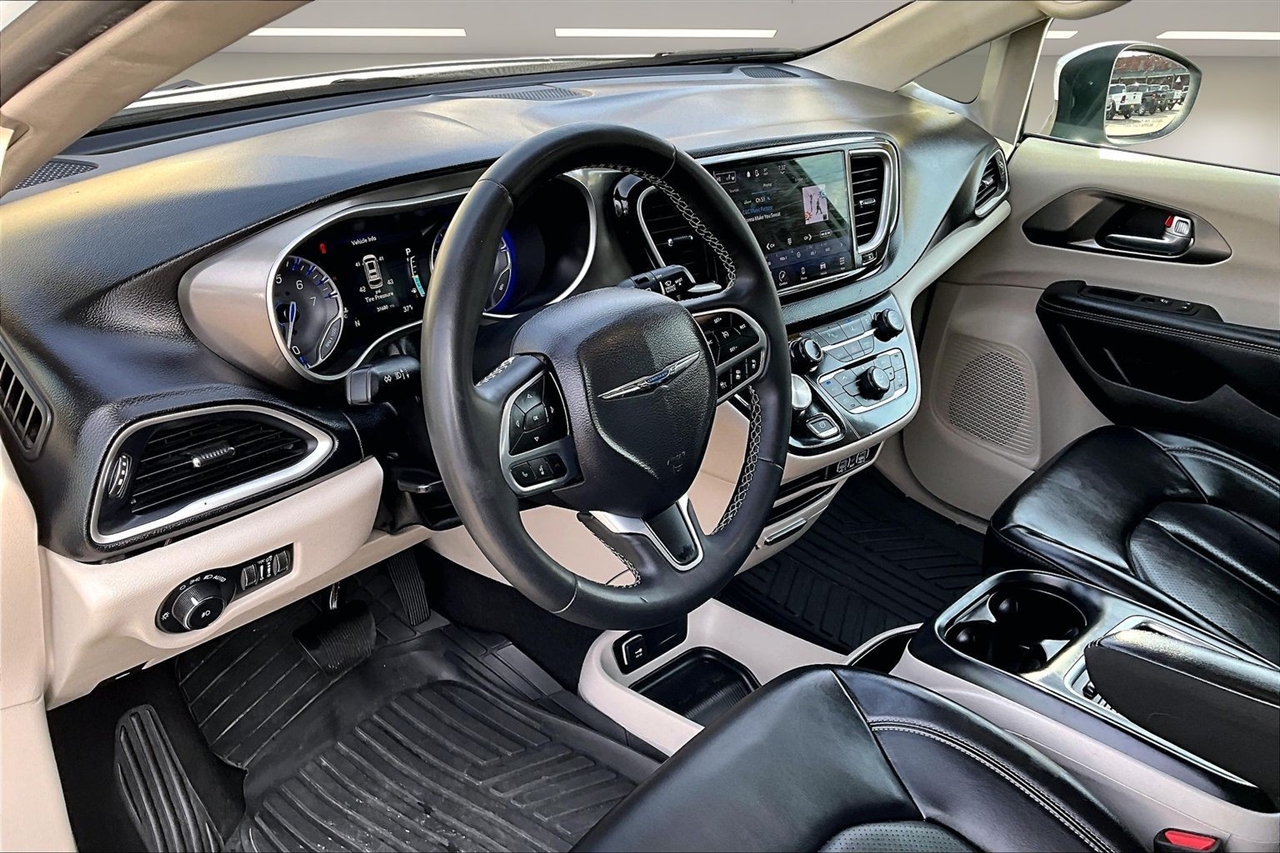 Chrysler Pacifica Touring L FWD 2023