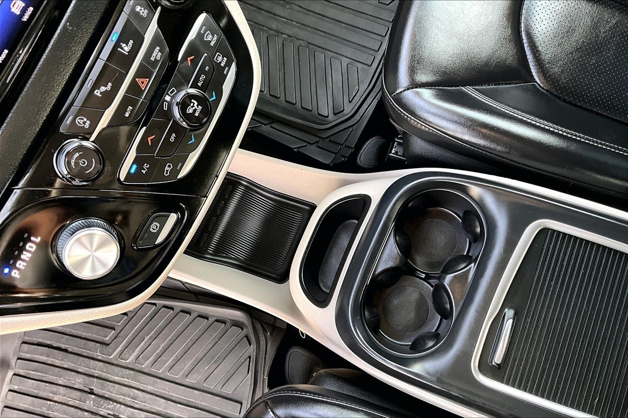 Chrysler Pacifica Touring L FWD 2023