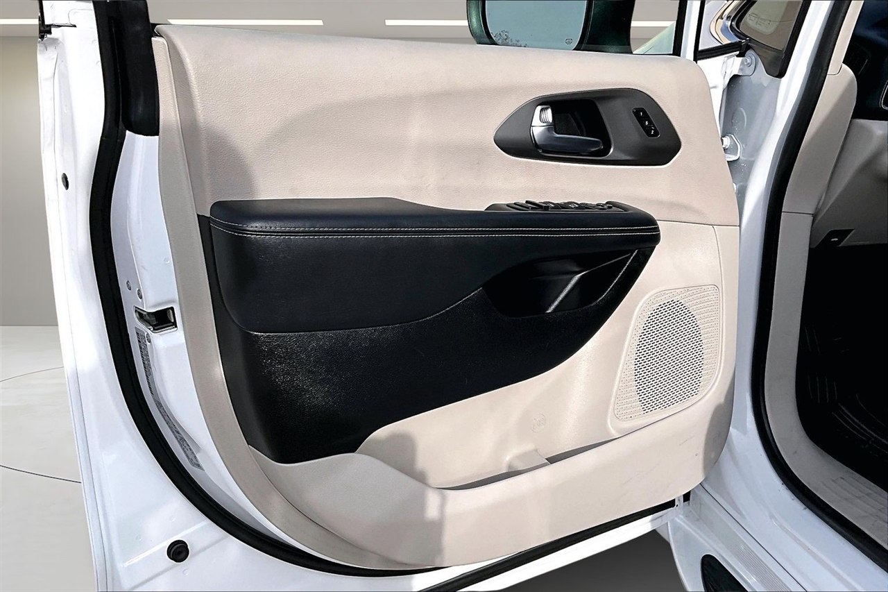 Chrysler Pacifica Touring L FWD 2023