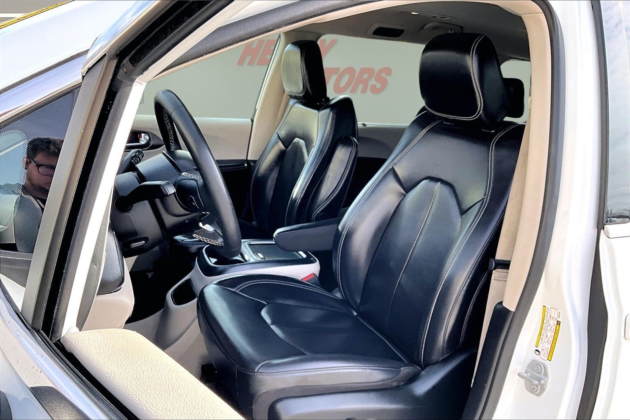 Chrysler Pacifica Touring L FWD 2023