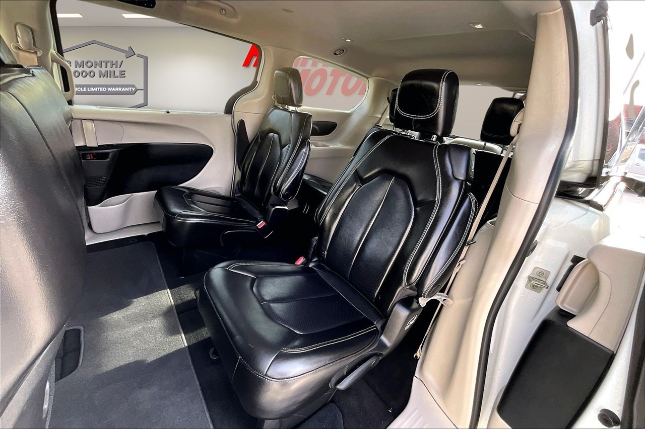 Chrysler Pacifica Touring L FWD 2023