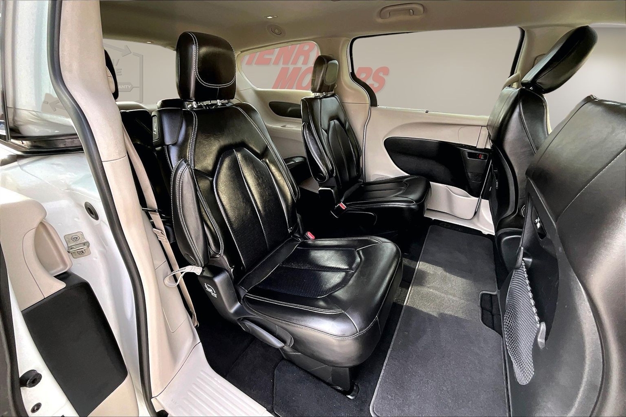 Chrysler Pacifica Touring L FWD 2023