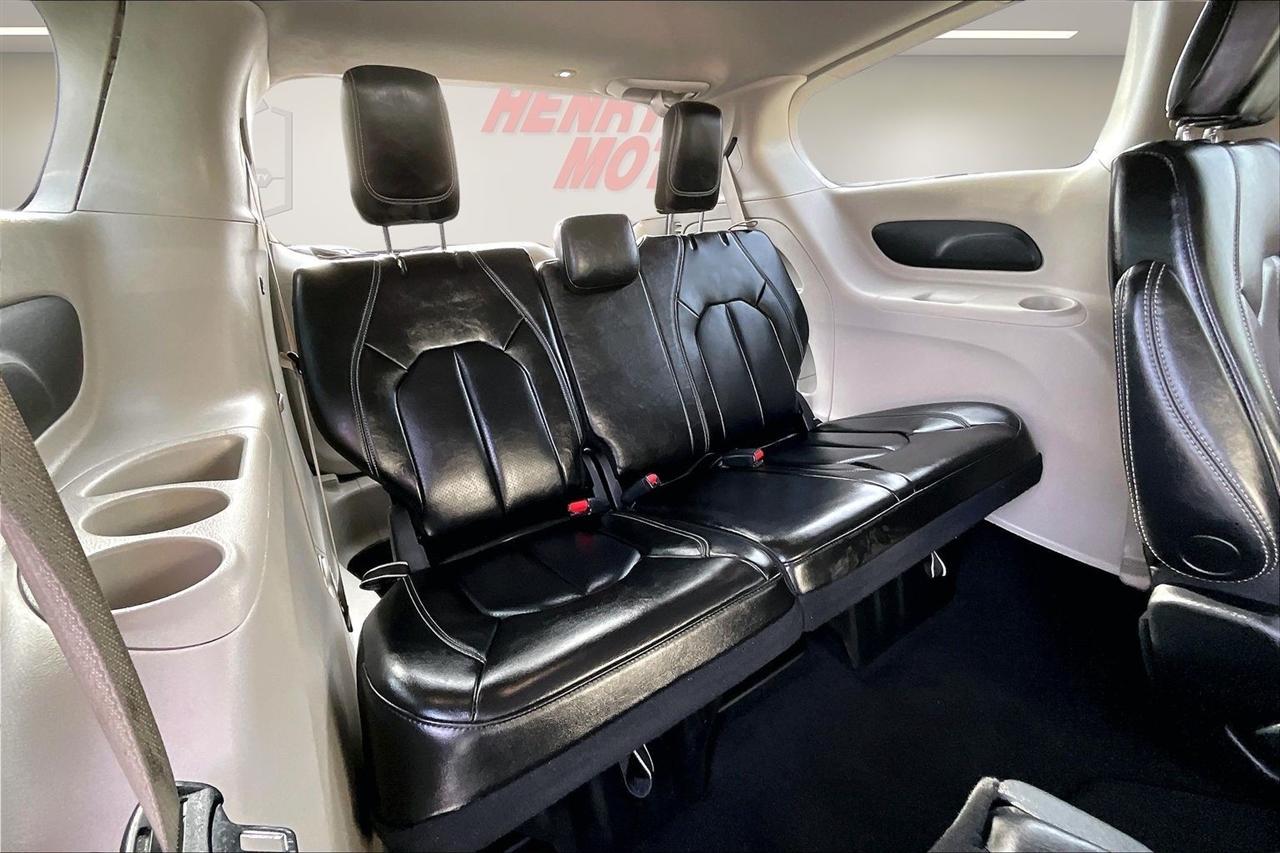 Chrysler Pacifica Touring L FWD 2023