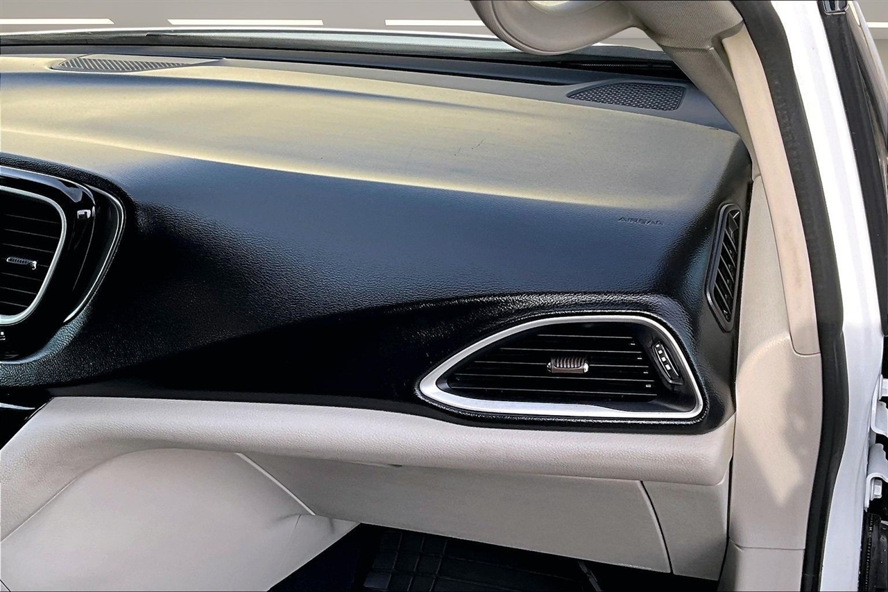 Chrysler Pacifica Touring L FWD 2023