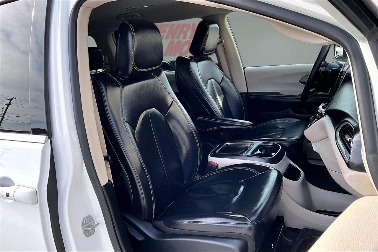 Chrysler Pacifica Touring L FWD 2023