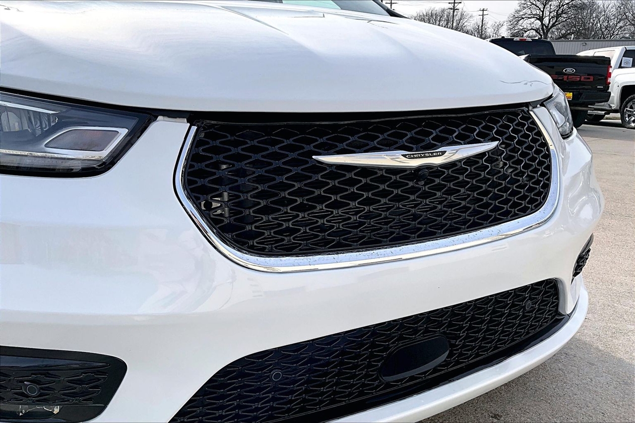 Chrysler Pacifica Touring L FWD 2023