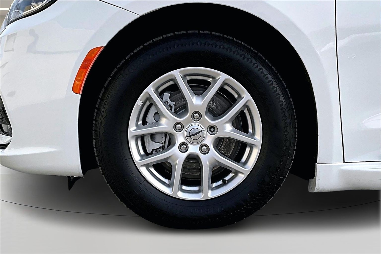 Chrysler Pacifica Touring L FWD 2023