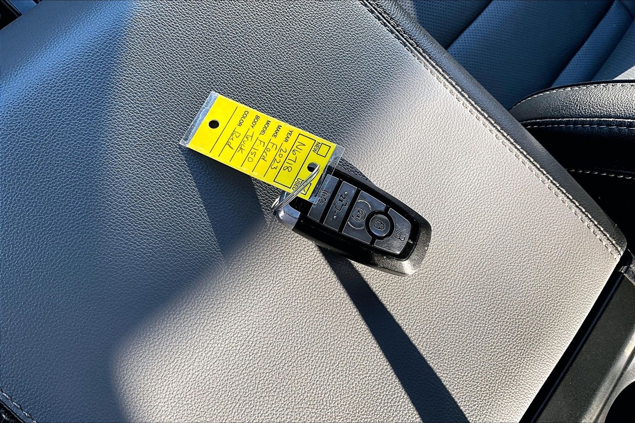 Ford F-150 Lariat SuperCrew 4WD 2023