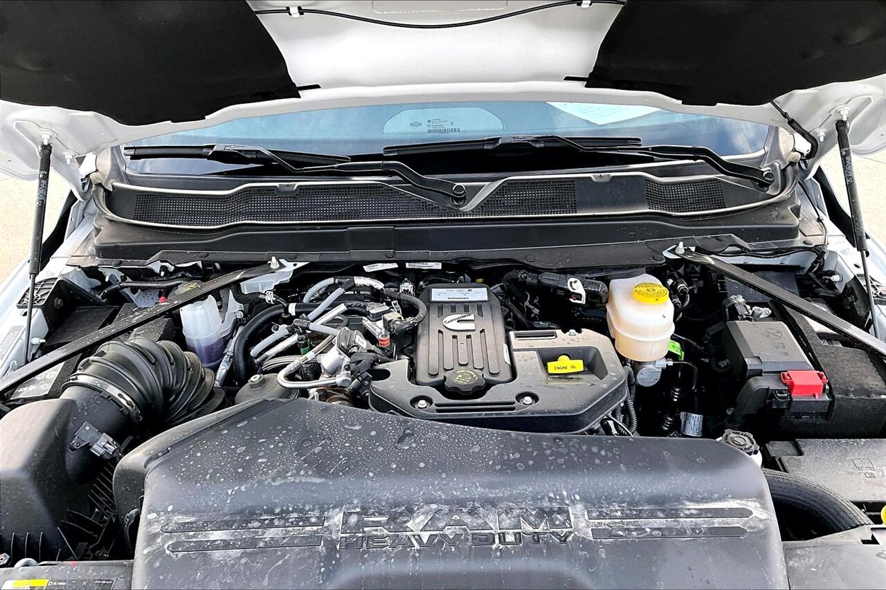 RAM 3500 Laramie 4x4 Mega Cab 6'4" Box 2025