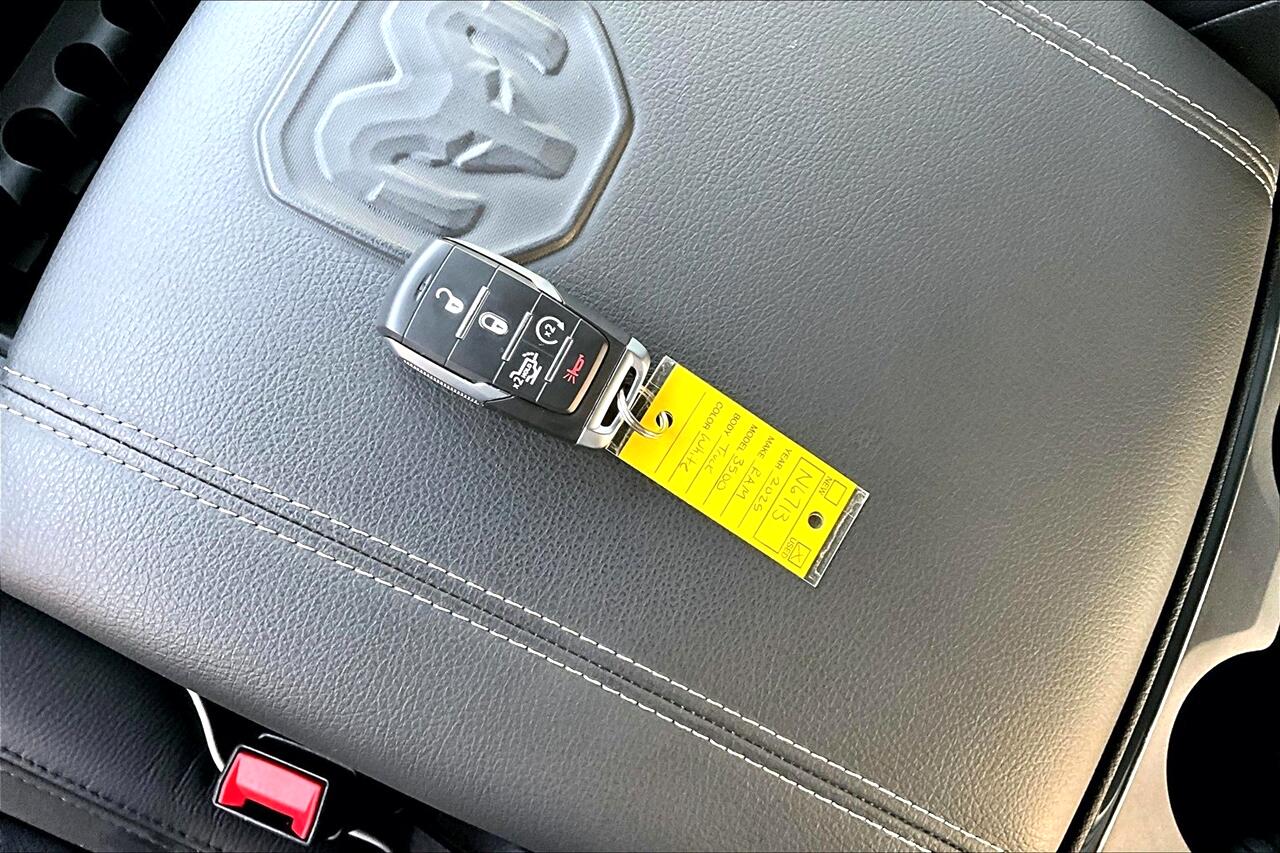 RAM 3500 Laramie 4x4 Mega Cab 6'4" Box 2025