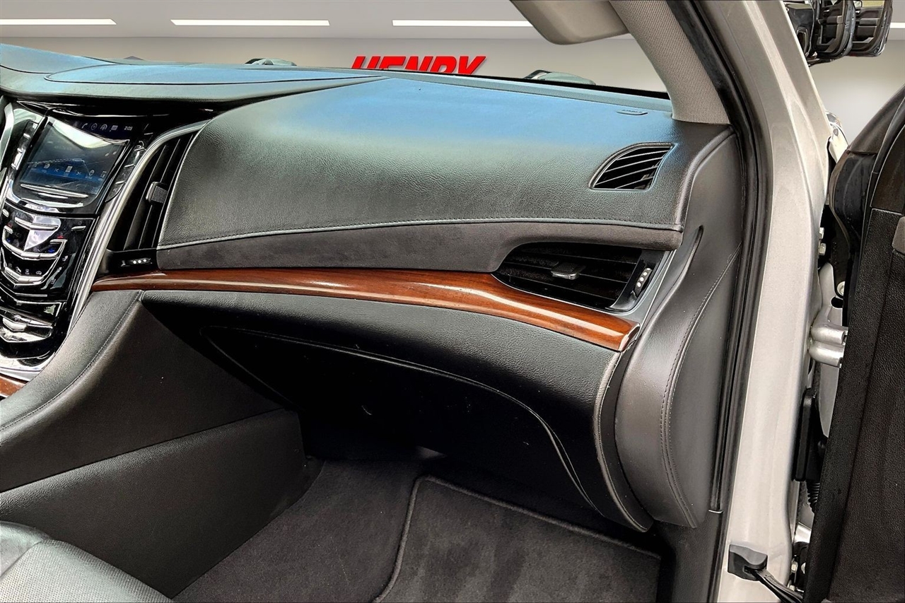 Cadillac Escalade ESV 4WD 4dr Luxury 2020