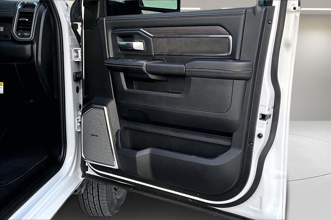 RAM 3500 Laramie 4x4 Mega Cab 6'4" Box 2025