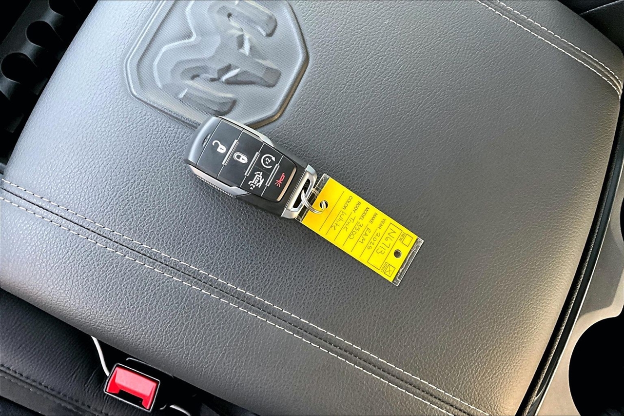 RAM 3500 Laramie 4x4 Mega Cab 6'4" Box 2025