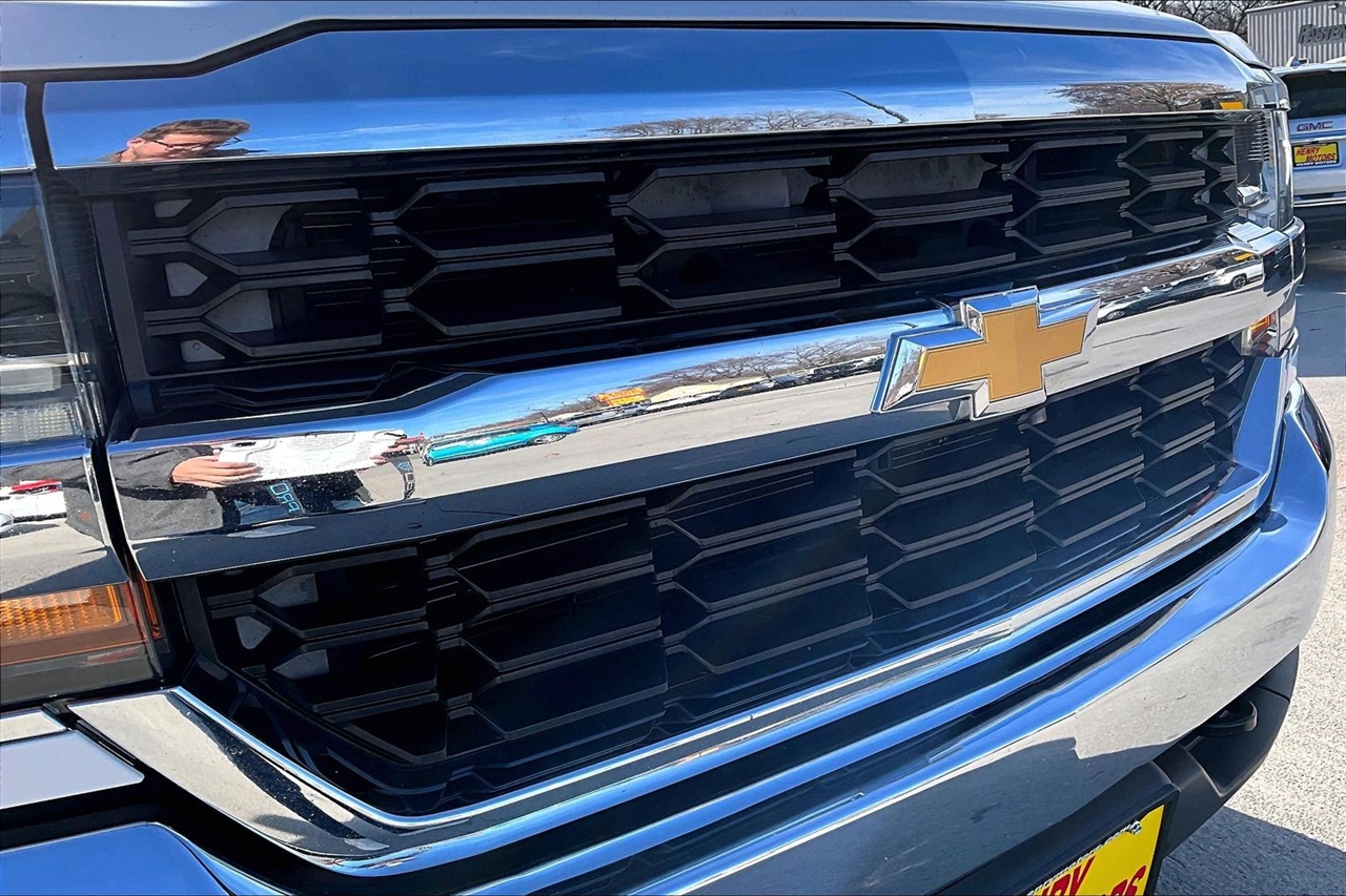 Chevrolet Silverado 1500 4WD Crew Cab 143.5" LT w/1LT 2017