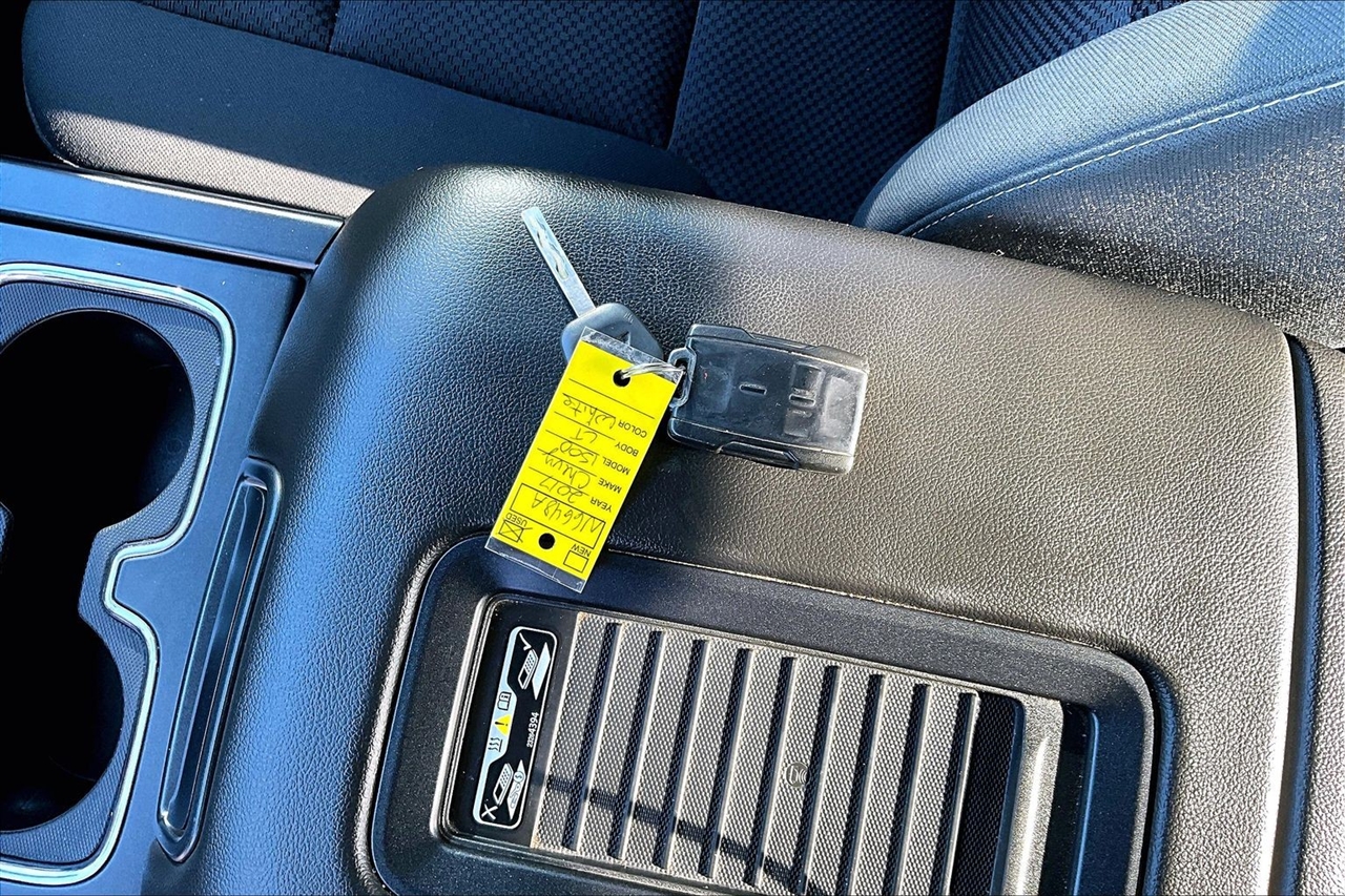 Chevrolet Silverado 1500 4WD Crew Cab 143.5" LT w/1LT 2017