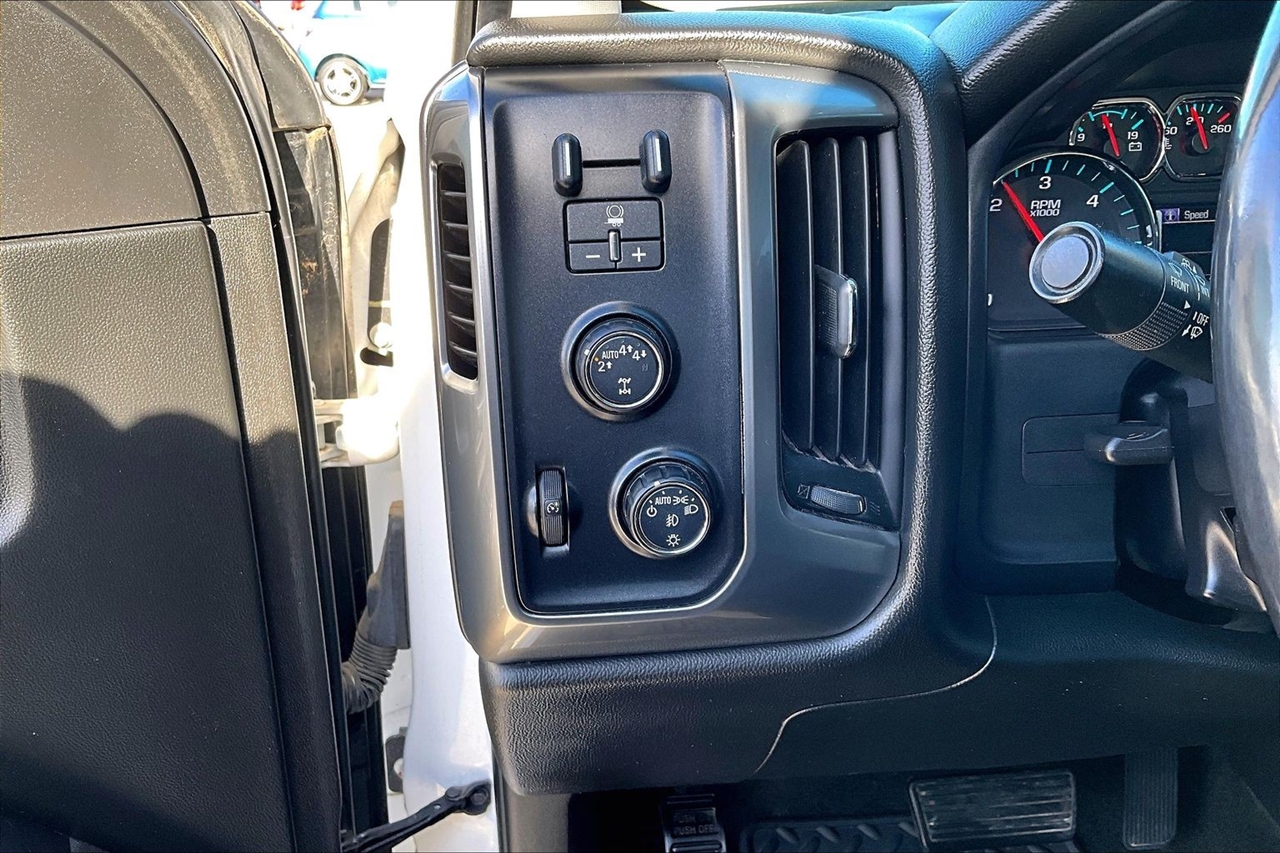 Chevrolet Silverado 1500 4WD Crew Cab 143.5" LT w/1LT 2017