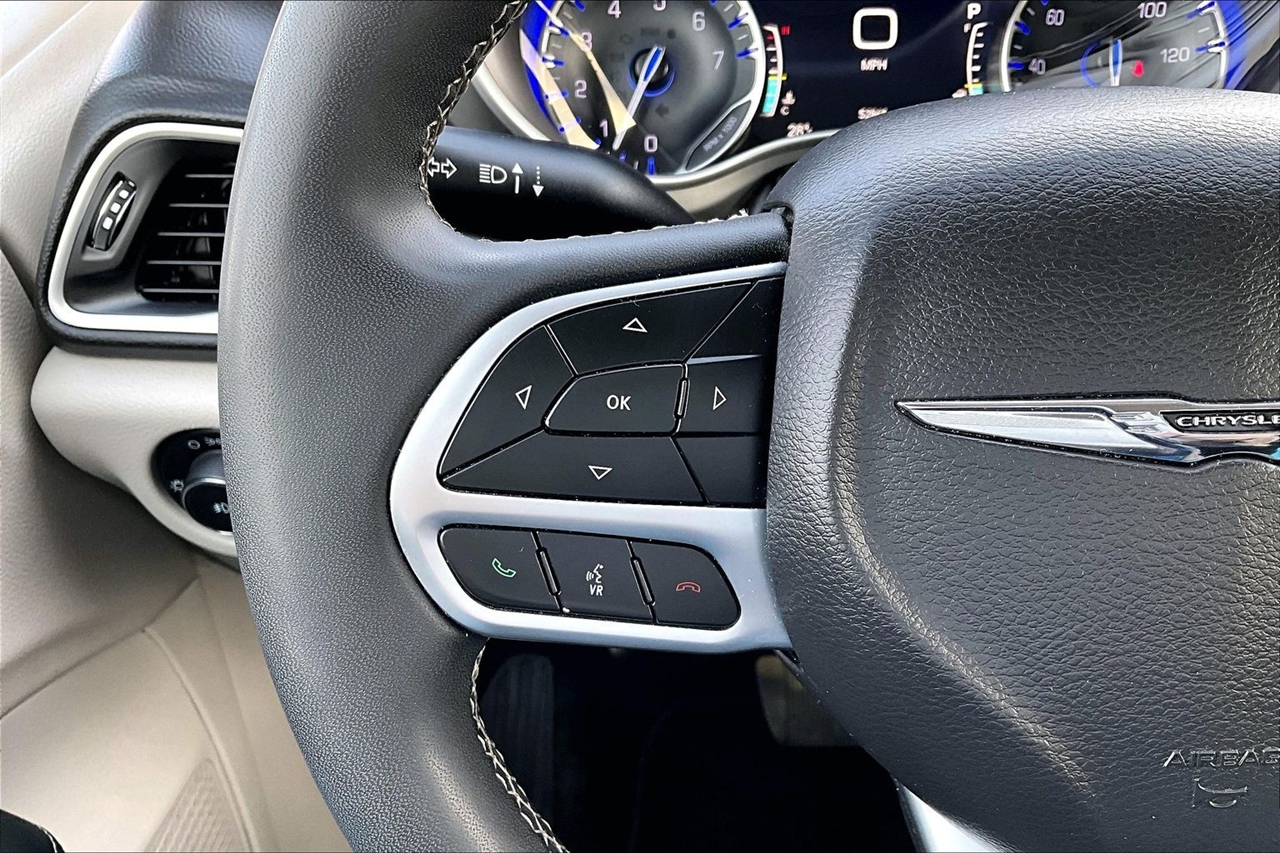 Chrysler Pacifica Touring L FWD 2024