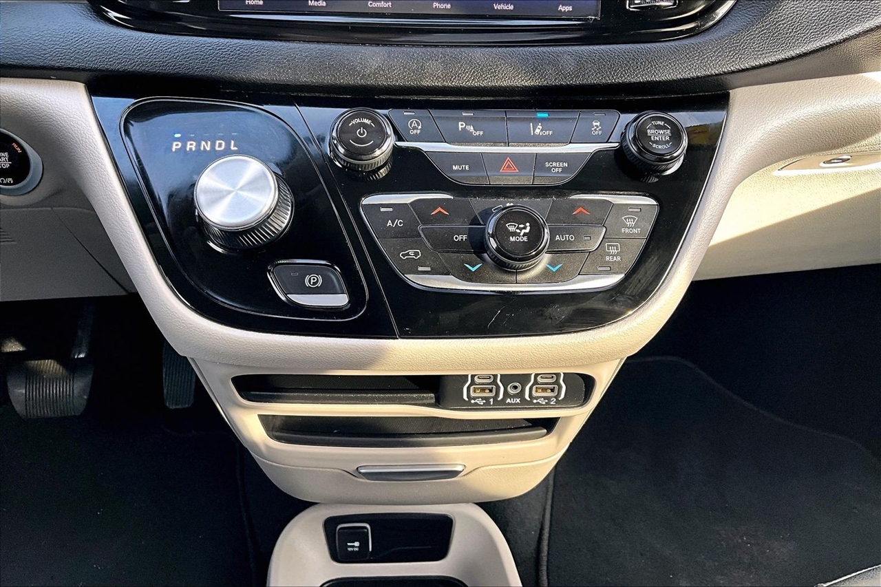 Chrysler Pacifica Touring L FWD 2024