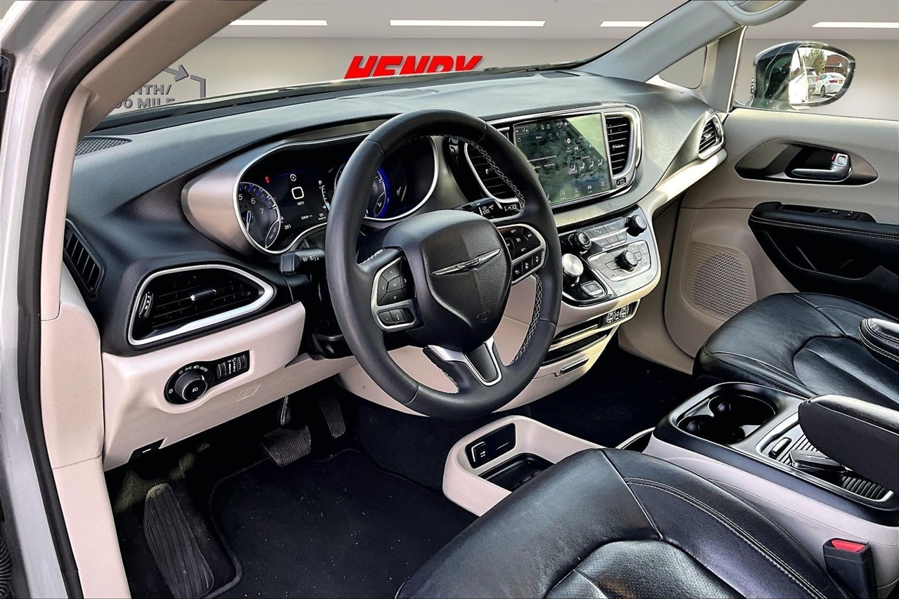 Chrysler Pacifica Touring L FWD 2024