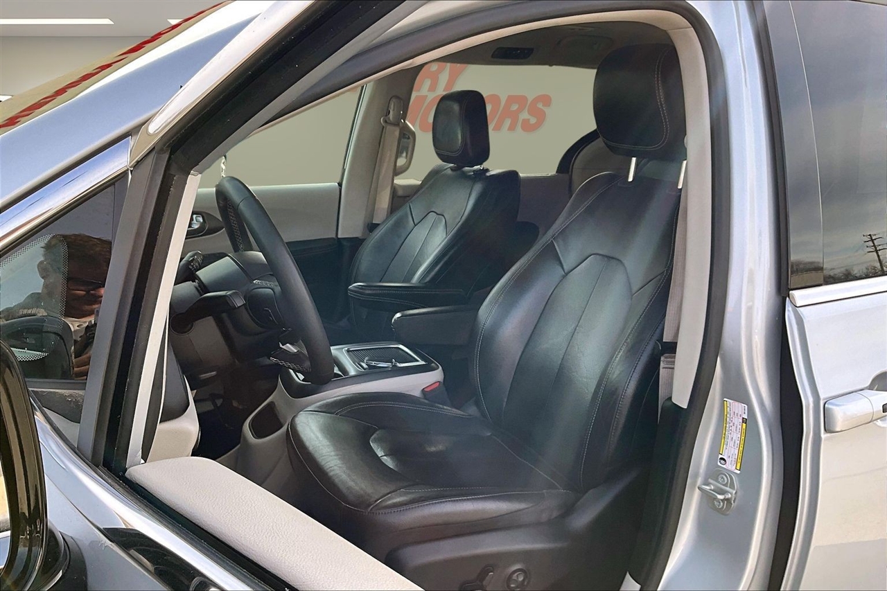 Chrysler Pacifica Touring L FWD 2024