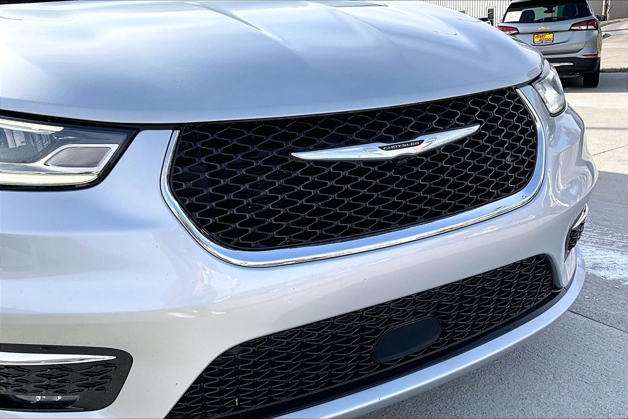 Chrysler Pacifica Touring L FWD 2024