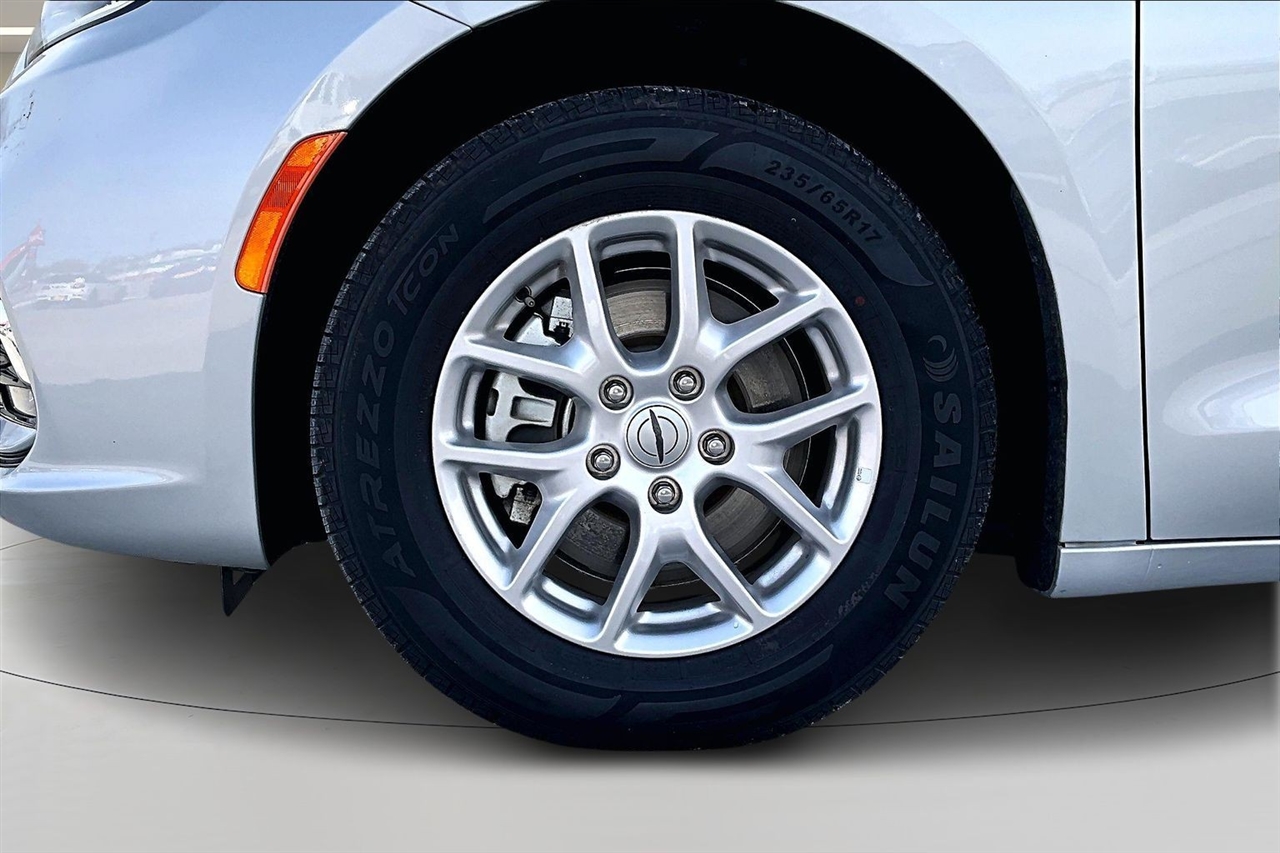 Chrysler Pacifica Touring L FWD 2024