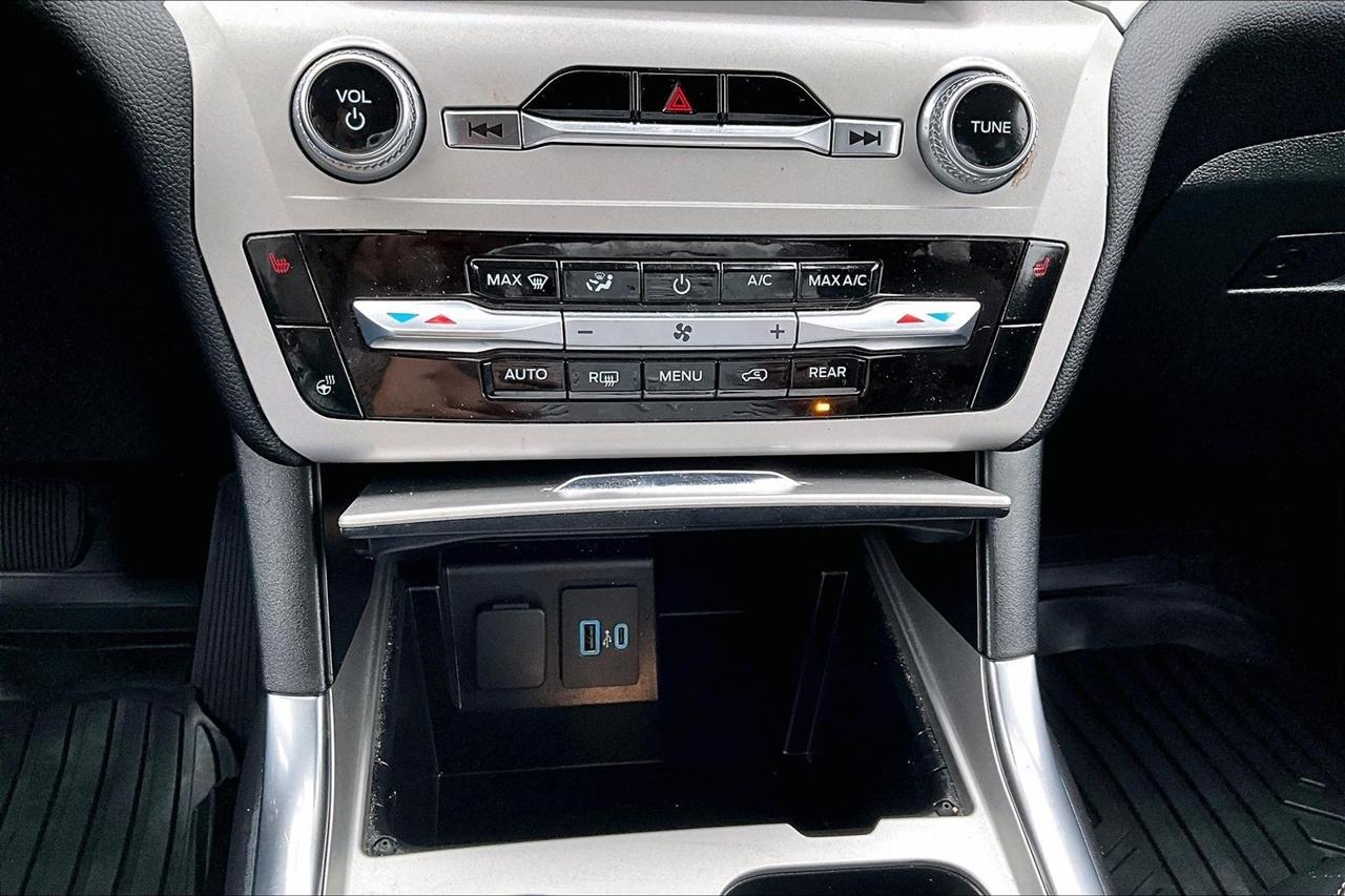 Ford Explorer XLT 4WD 2023