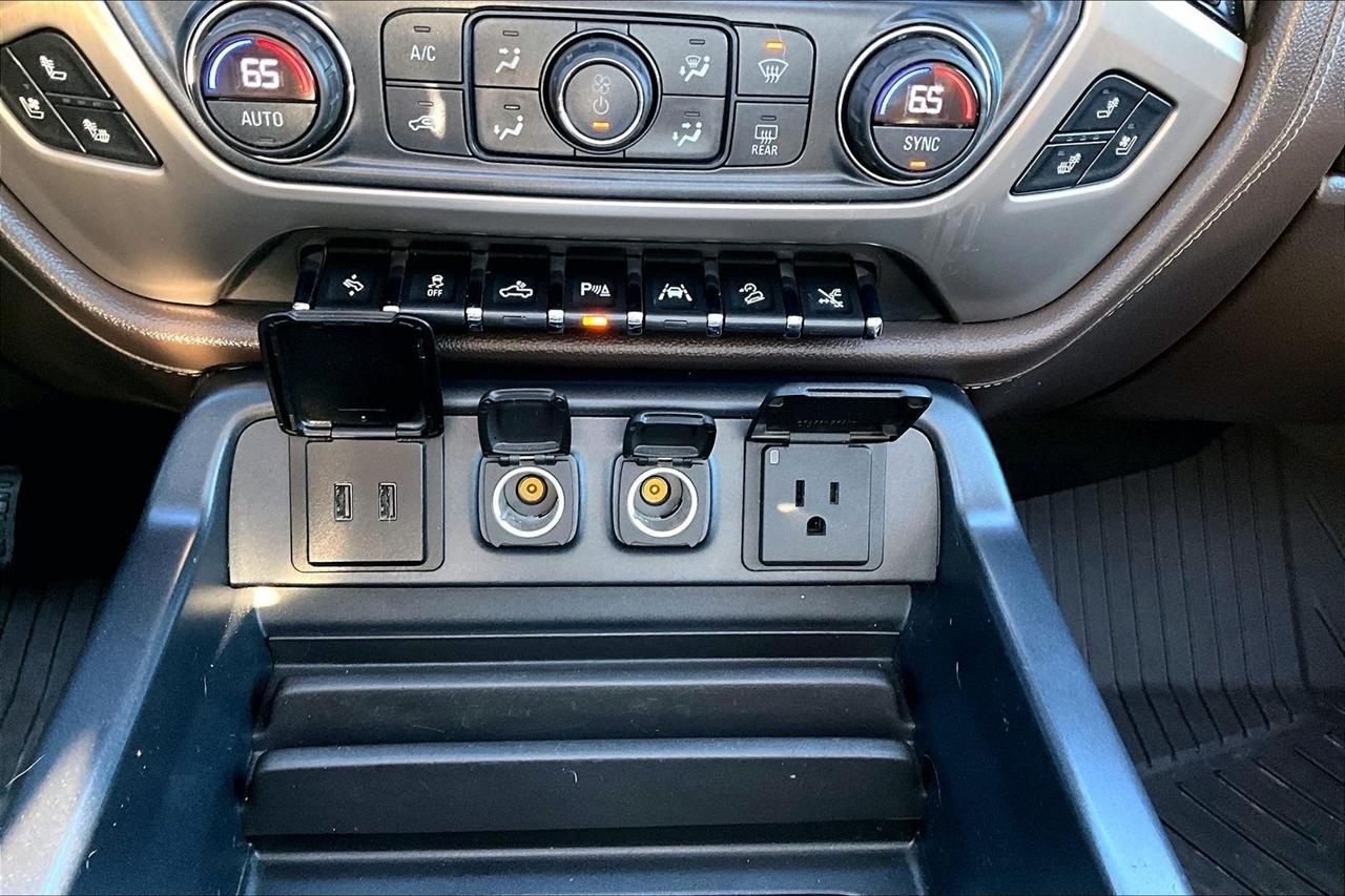 GMC Sierra 1500 4WD Crew Cab 143.5" Denali 2018