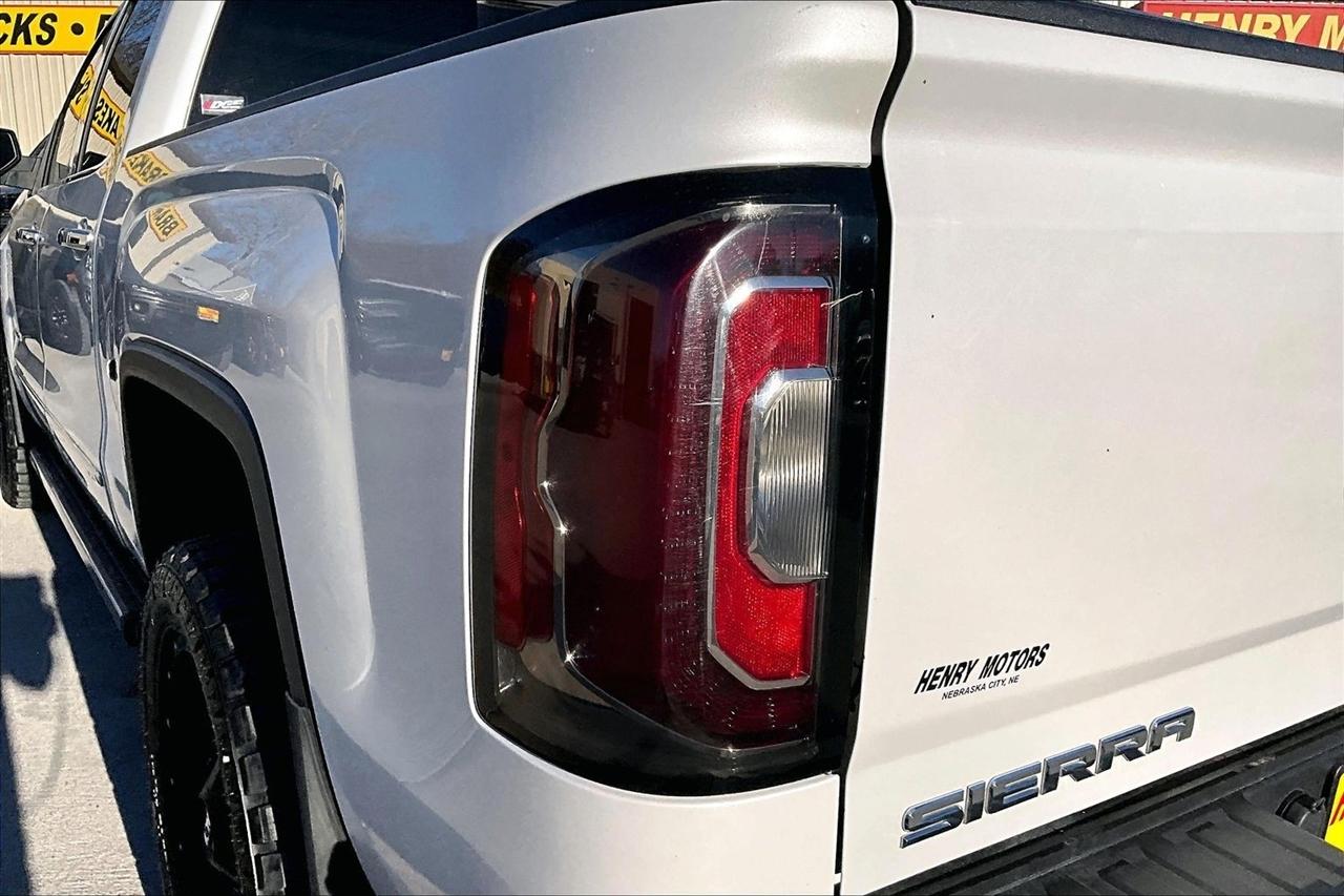 GMC Sierra 1500 4WD Crew Cab 143.5" Denali 2018