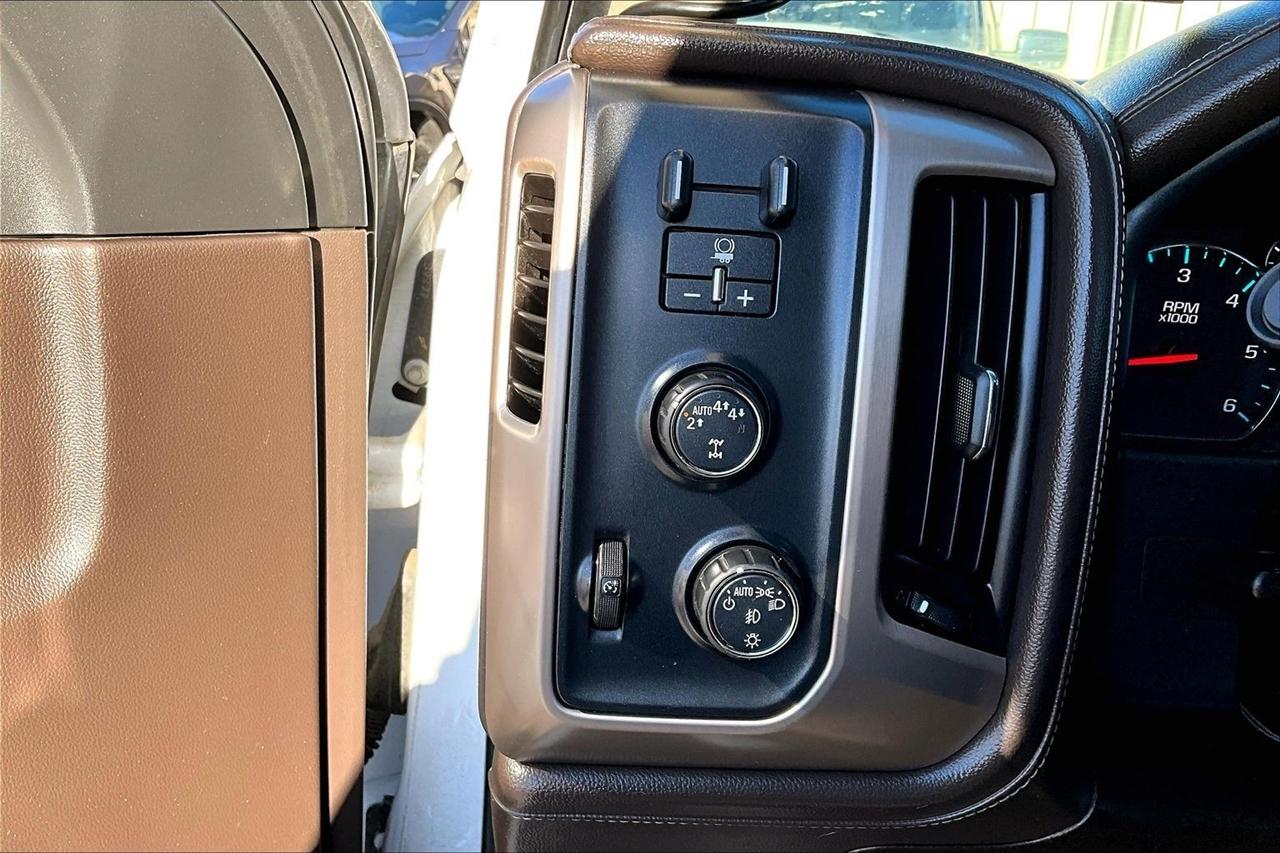 GMC Sierra 1500 4WD Crew Cab 143.5" Denali 2018