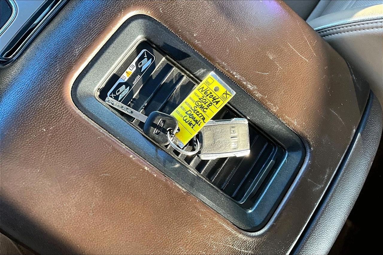 GMC Sierra 1500 4WD Crew Cab 143.5" Denali 2018